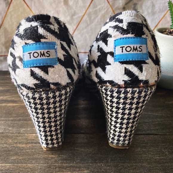 TOMS • Wedges • Size 8 - Picture 4 of 5